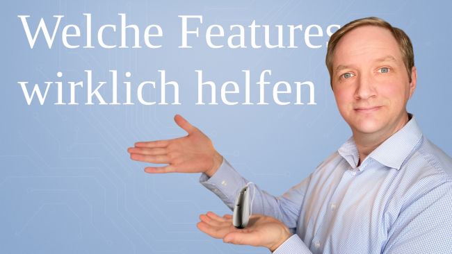 Blaue Grafik. Man zeigt welche Hörgeräte Features wirklich helfen